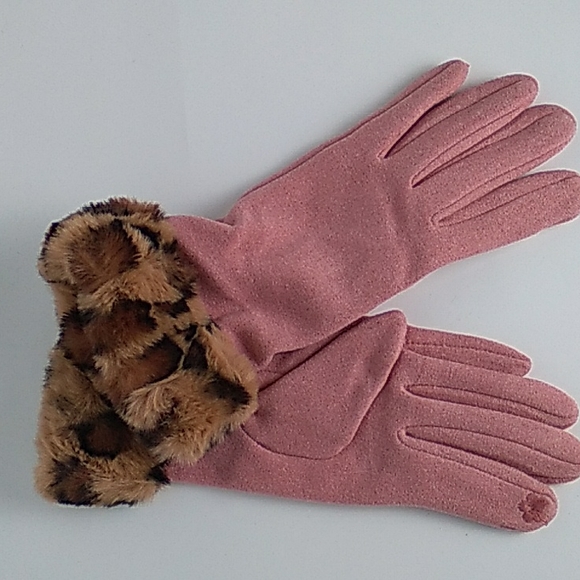Accessories - 2/$18 Women's Leapord Print Faux Fur Lined Touch Screen Pink Gloves- OS NWT